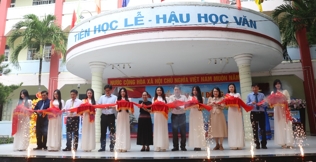 Khai mạc triển lãm lưu động “Hoàng Sa, Trường Sa của Việt Nam - Những bằng chứng lịch sử và pháp lý” tại phường Bình Kiến
